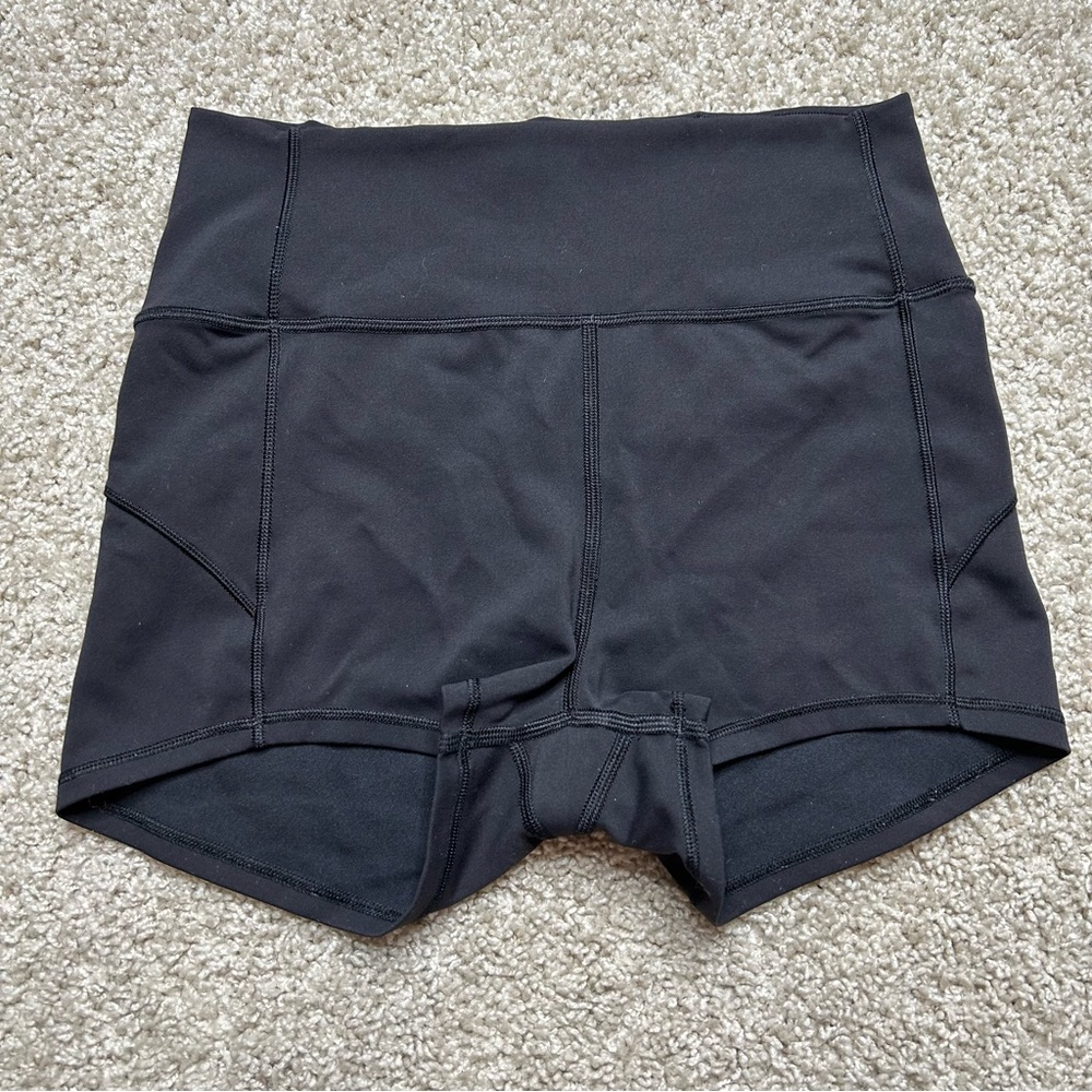 Lululemon In Movement Short *Everlux 2.5"